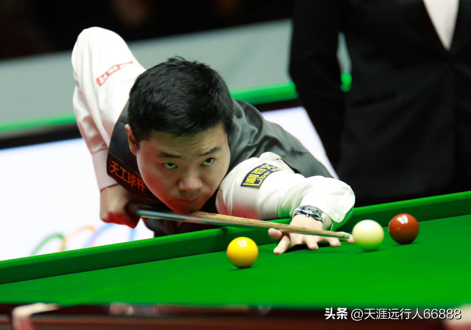 注目的较量 注目的较量